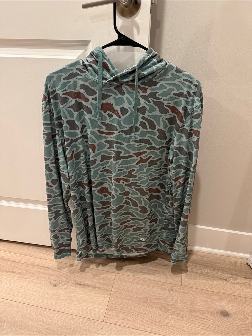 BURLEBO Teal Camouflage Long-Sleeve Hooded Shirt NWOT